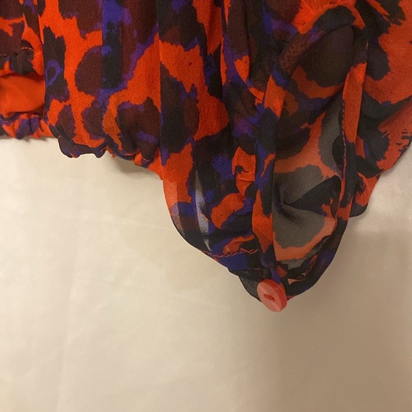 Diane von Furstenberg Hathaway Floral Silk Blouse, Size L Color Red/Purple/Black - Picture 3 of 13